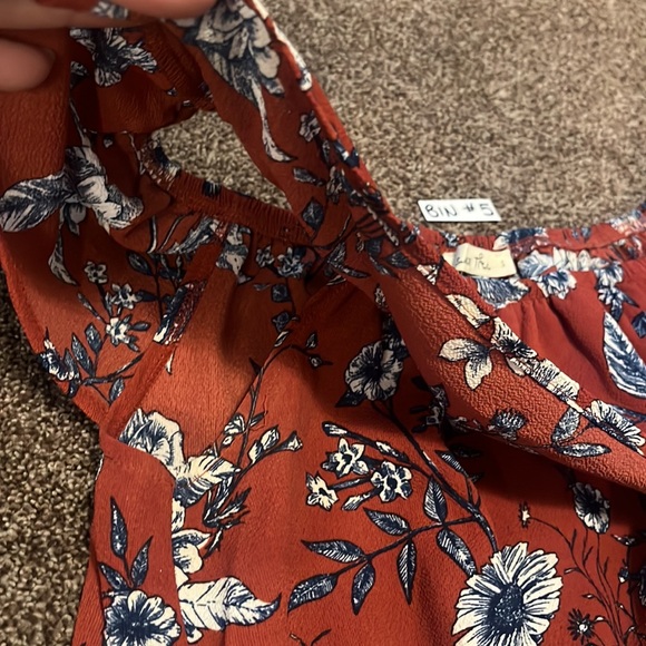2/$30 Small off the shoulder top in great condition - Picture 2 of 5